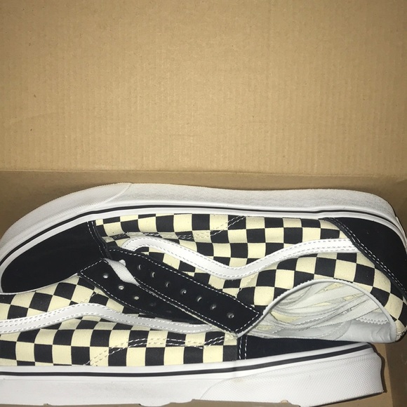 mens black and white checkered vans